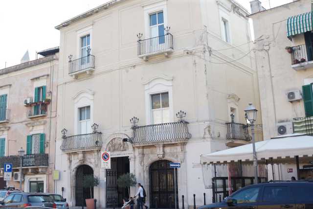 Bari, quel tempio nascosto in un palazzo: � la chiesa della Trinit� e dei Santi Medici